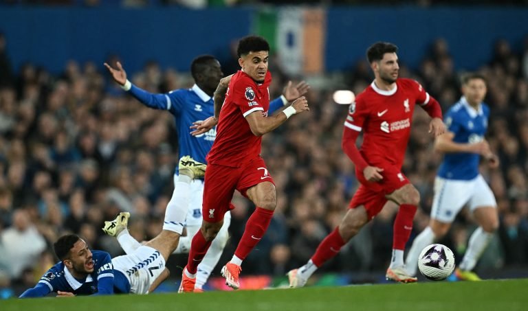 تراجع فرصة ليفربول في البقاء بدائرة المنافسة في الدوري الإنجليزي